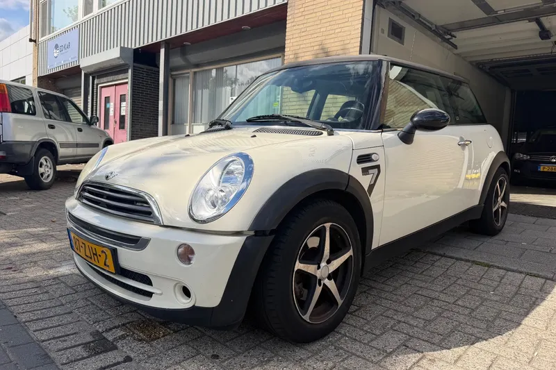MINI One (2006)