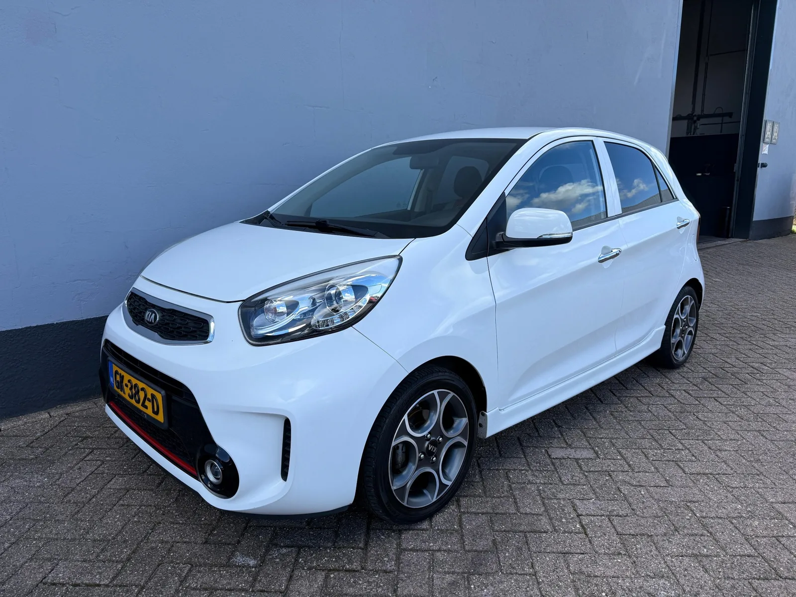 Kia Picanto (2015) — foto 1