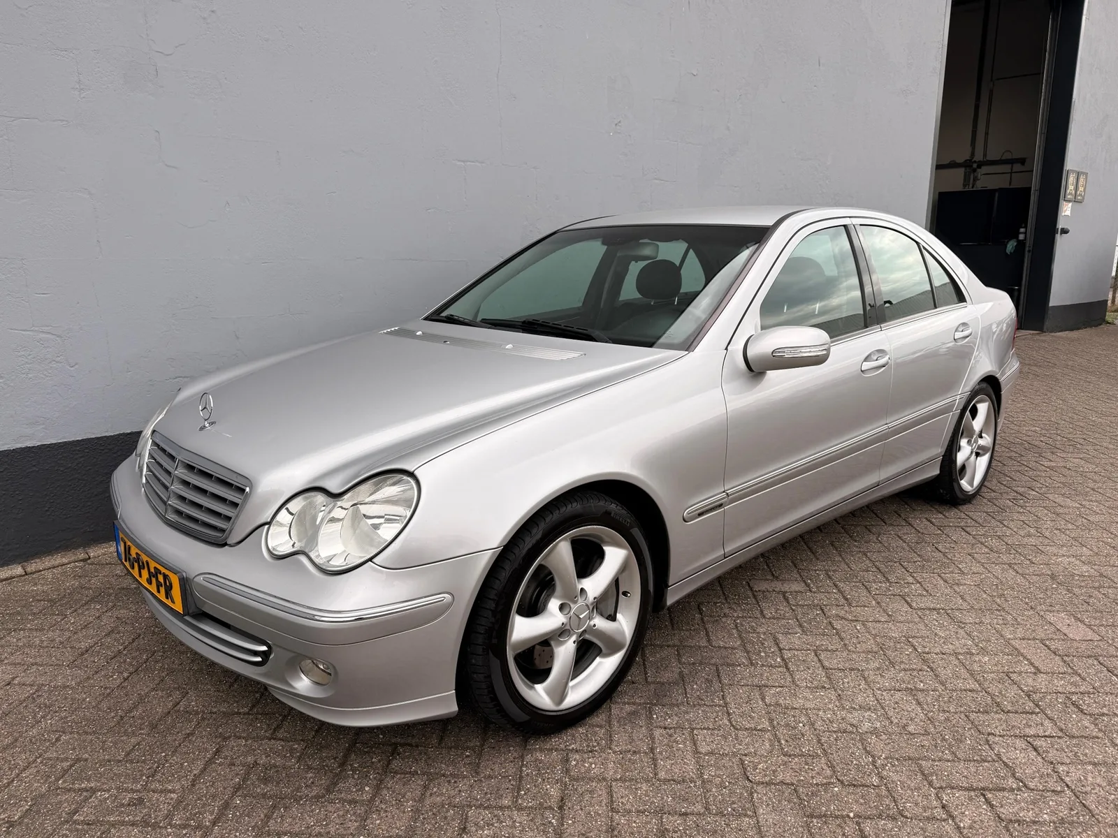 Mercedes-Benz C-Klasse (2004) — foto 1