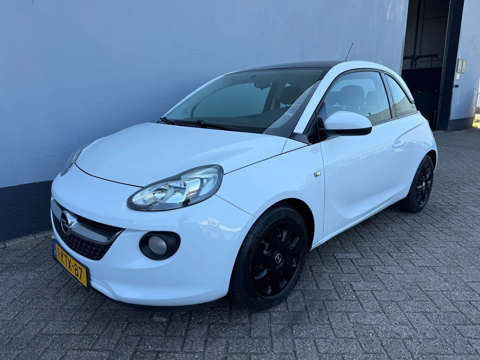 Opel Adam (2013) — foto 1