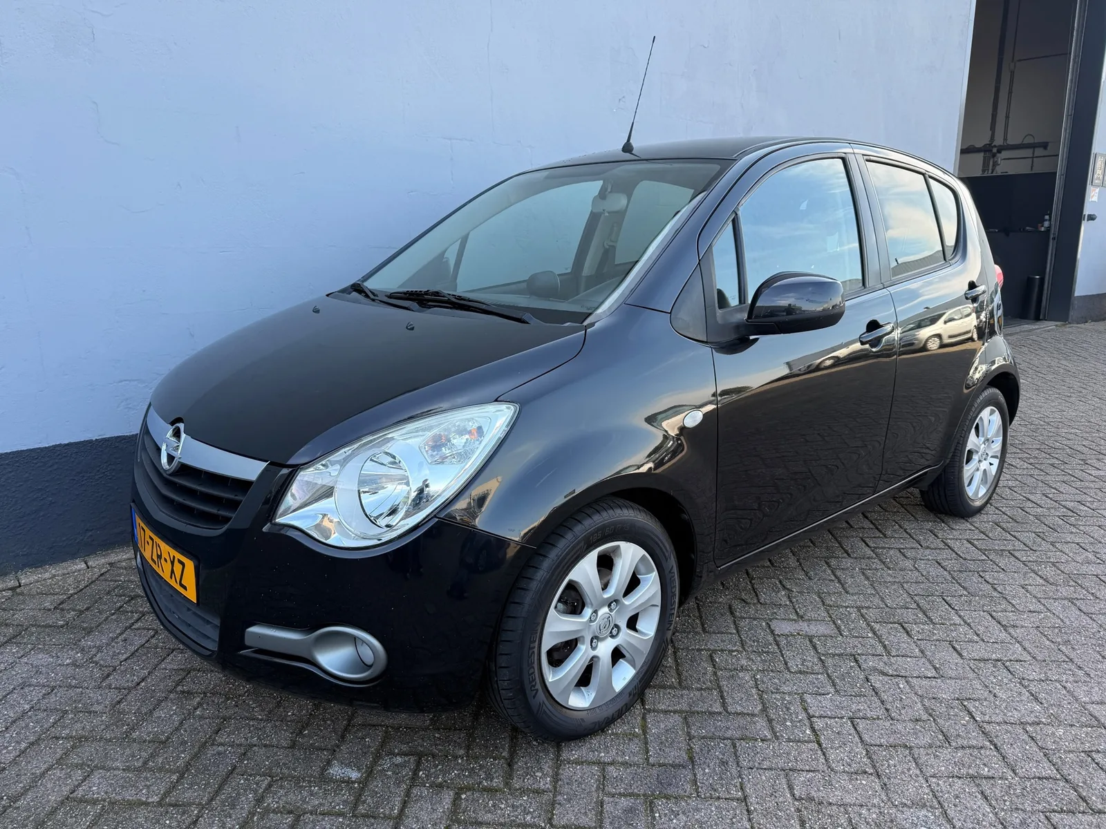 Opel Agila (2008) — foto 1