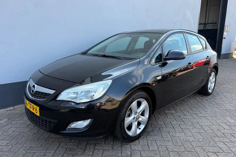 Opel Astra (2012)