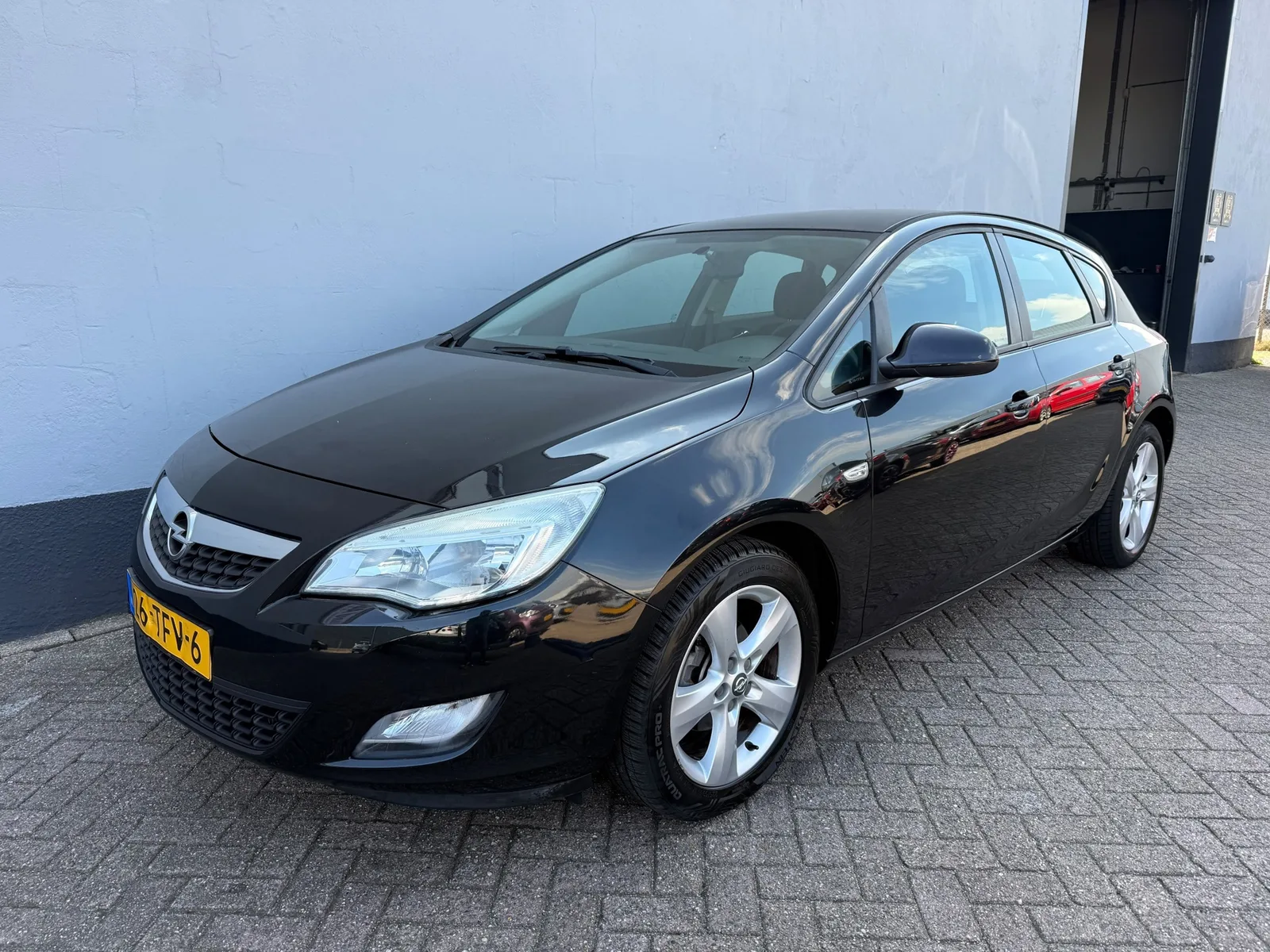 Opel Astra (2012) — foto 1