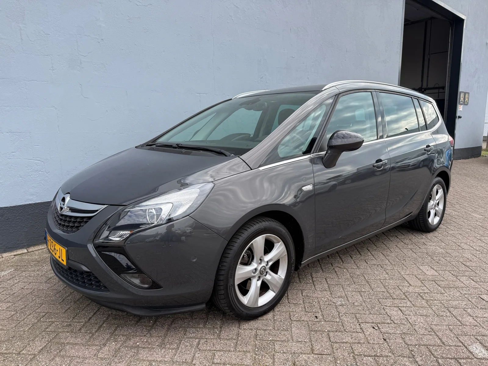 Opel Zafira (2016) — foto 1