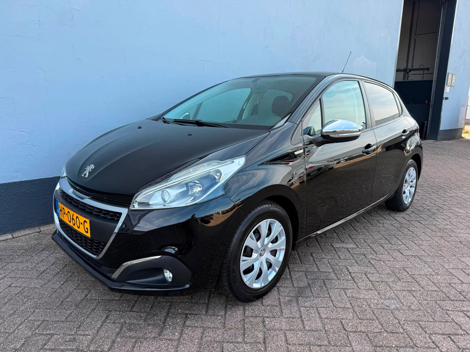 Peugeot 208 (2015) — foto 1