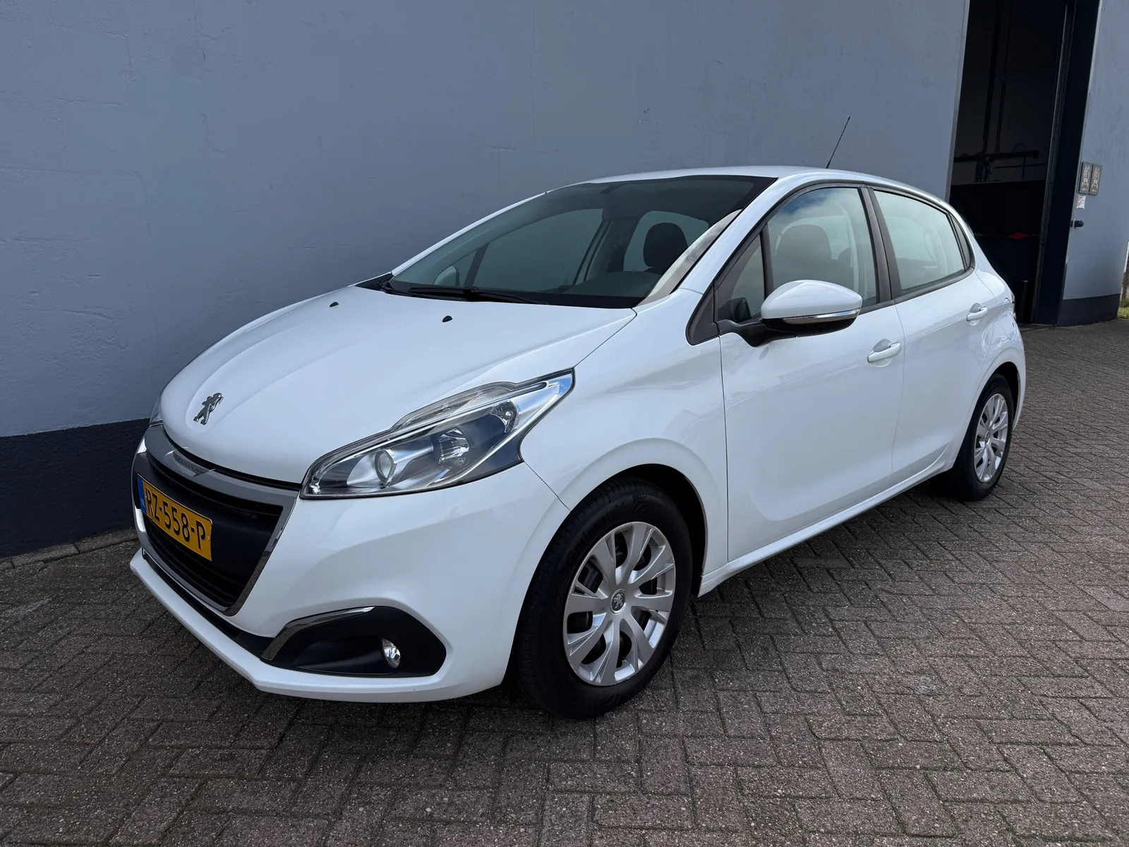 Peugeot 208 (2018) — foto 1