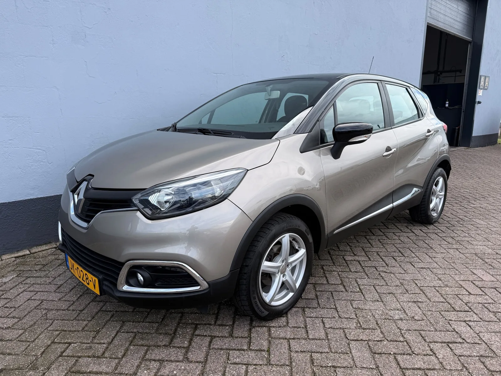 Renault Captur (2016) — foto 1