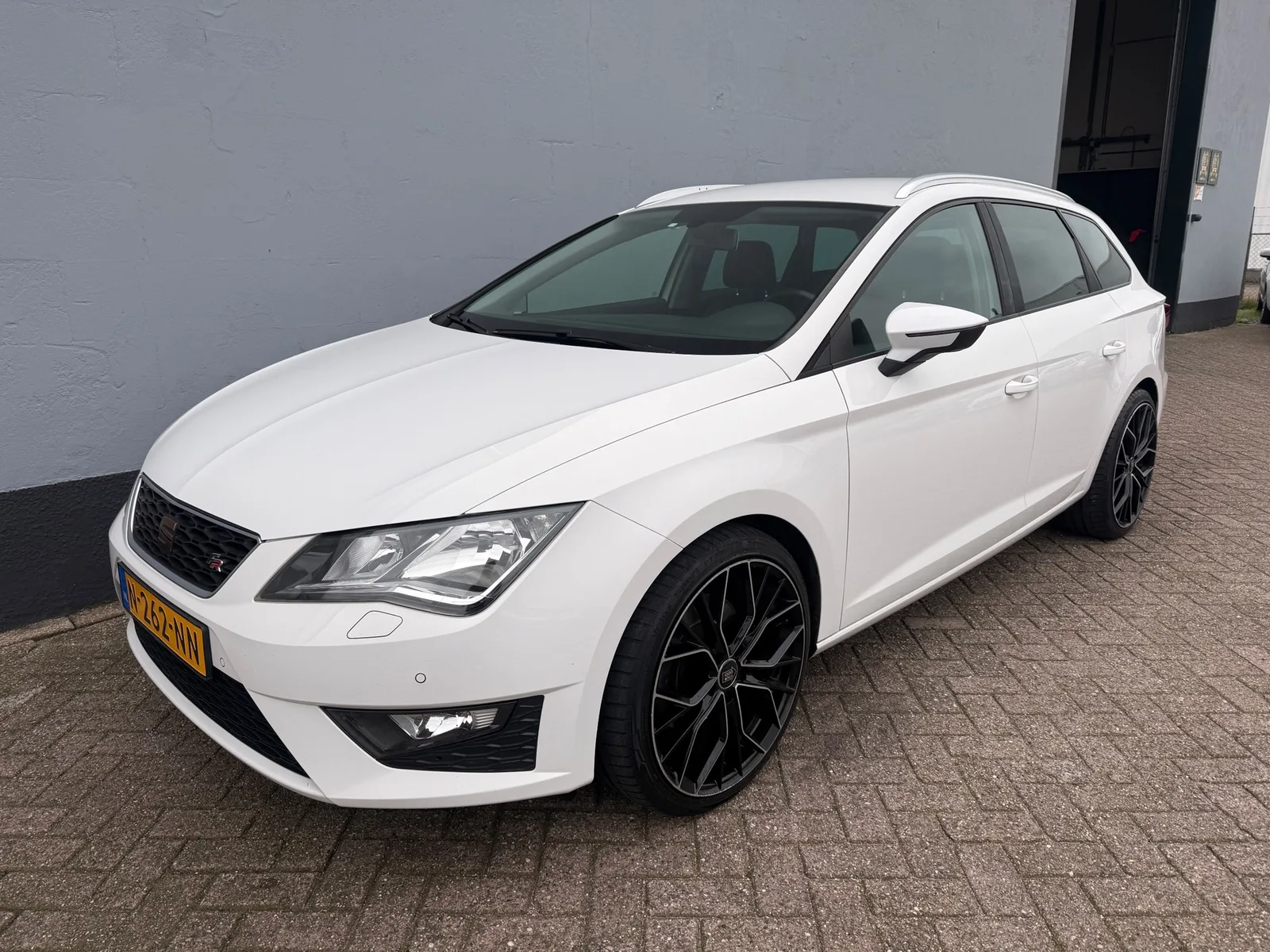 SEAT Leon (2014) — foto 1