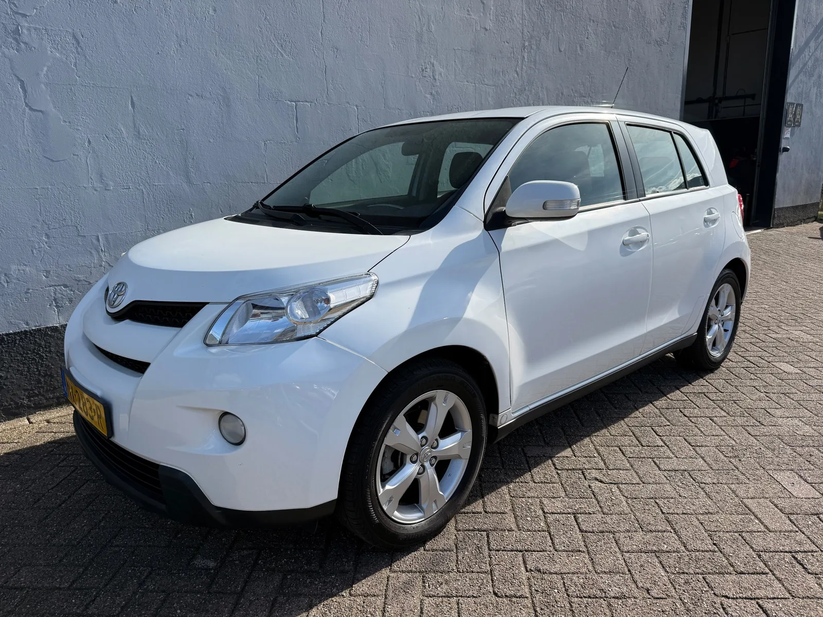 Toyota Urban Cruiser (2009) — foto 1