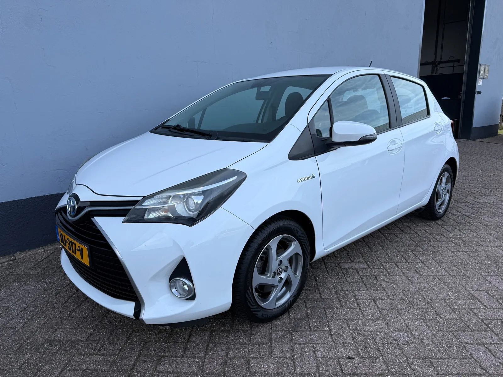 Toyota Yaris (2015) — foto 1