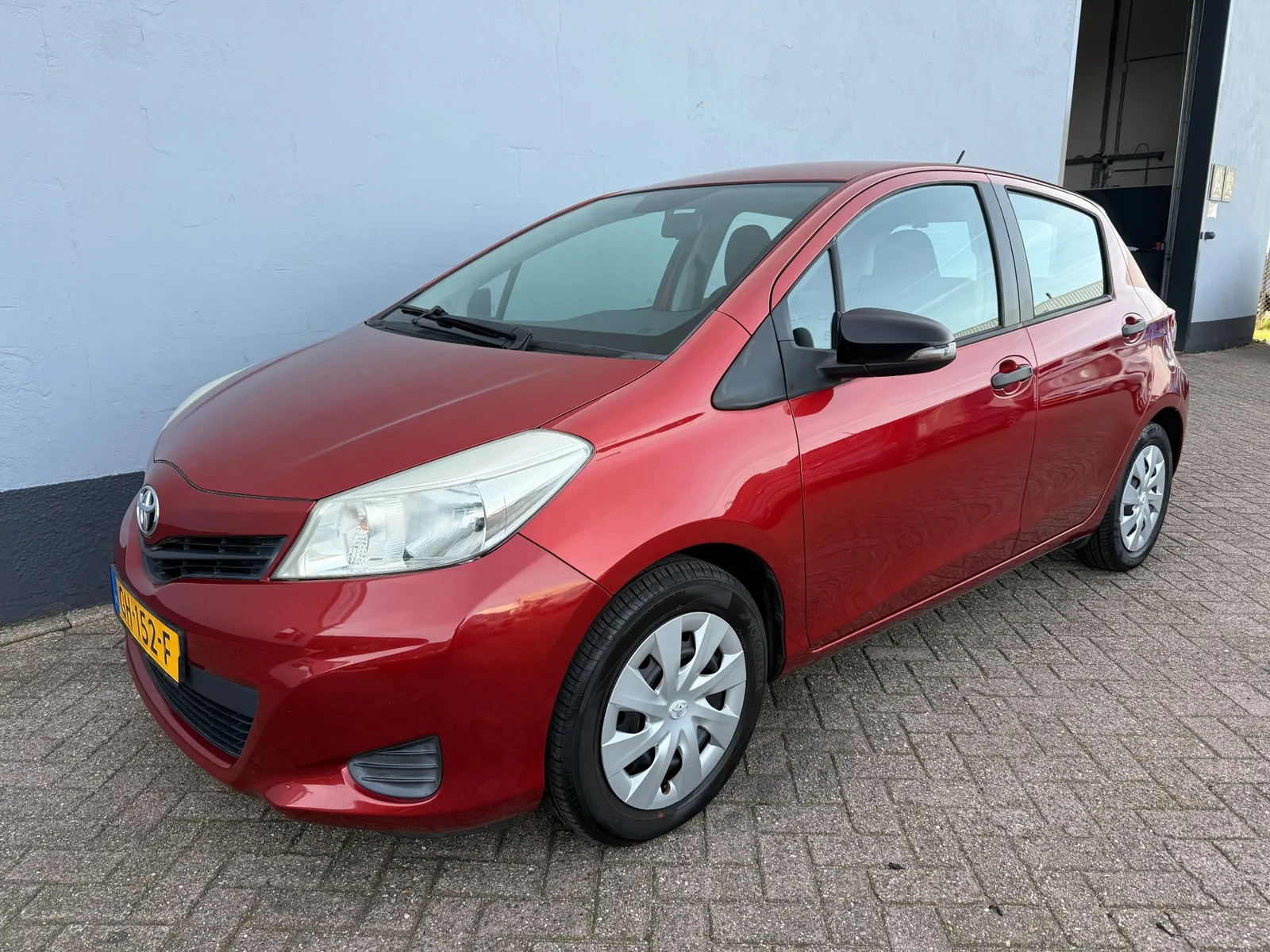 Toyota Yaris (2011) — foto 1