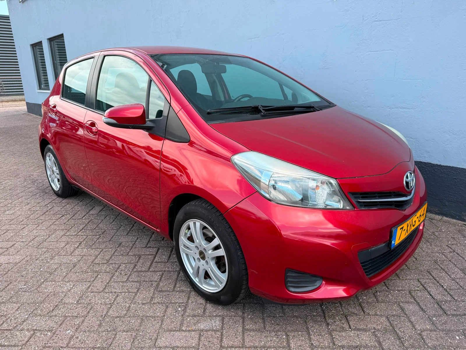 Toyota Yaris (2012) — foto 1