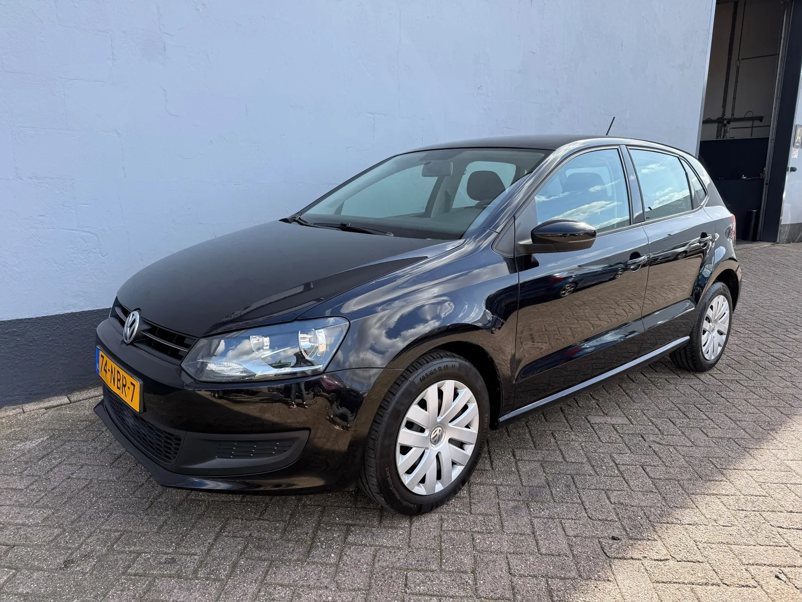 Volkswagen Polo (2010) — foto 1