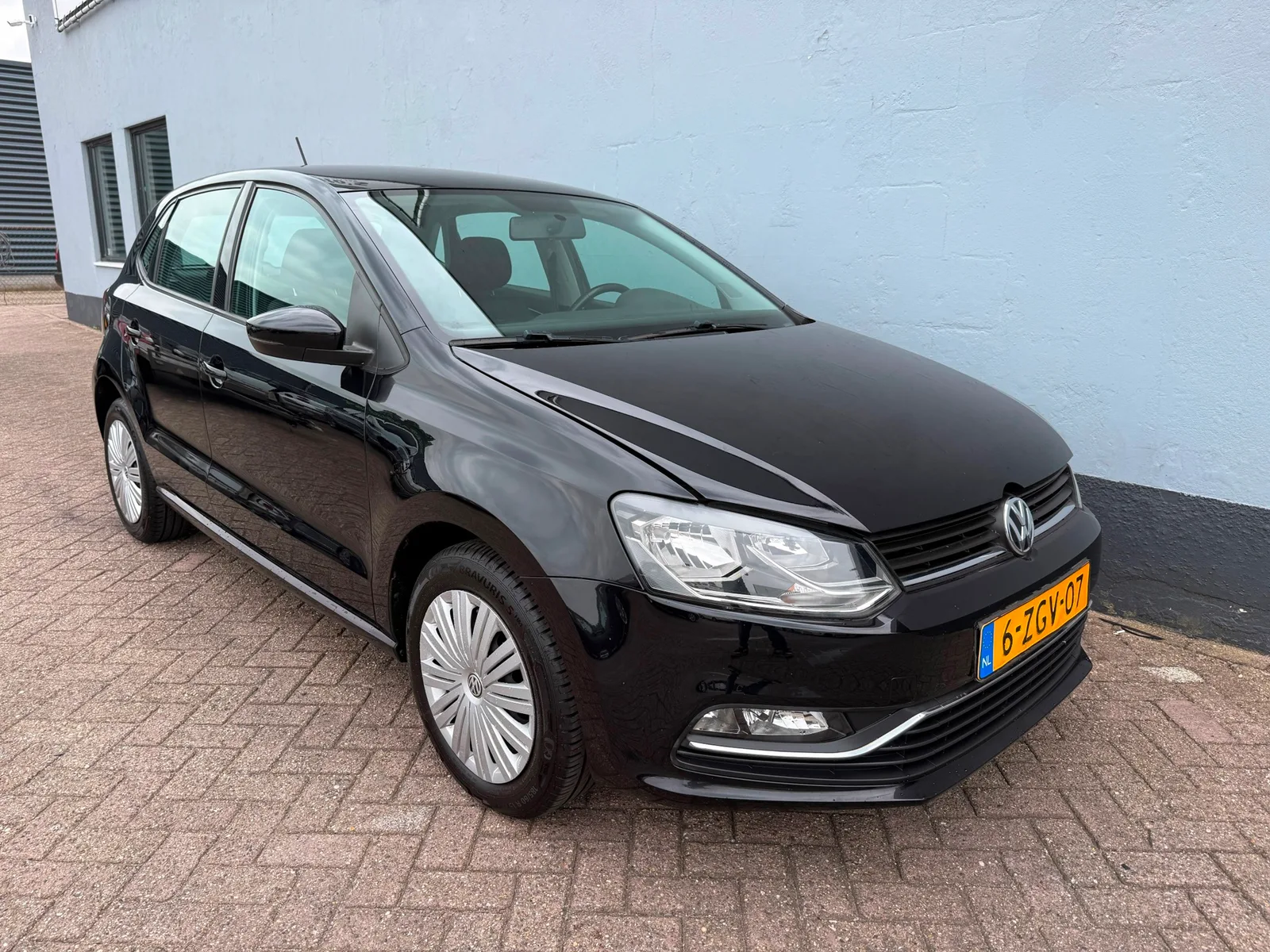 Volkswagen Polo (2015) — foto 1