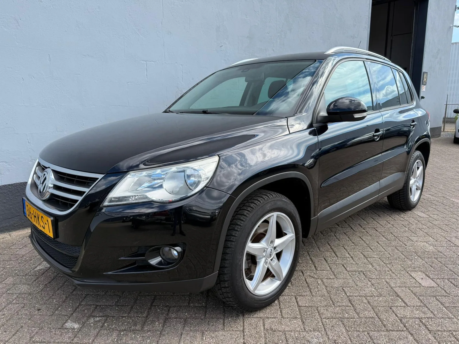 Volkswagen Tiguan (2009) — foto 1