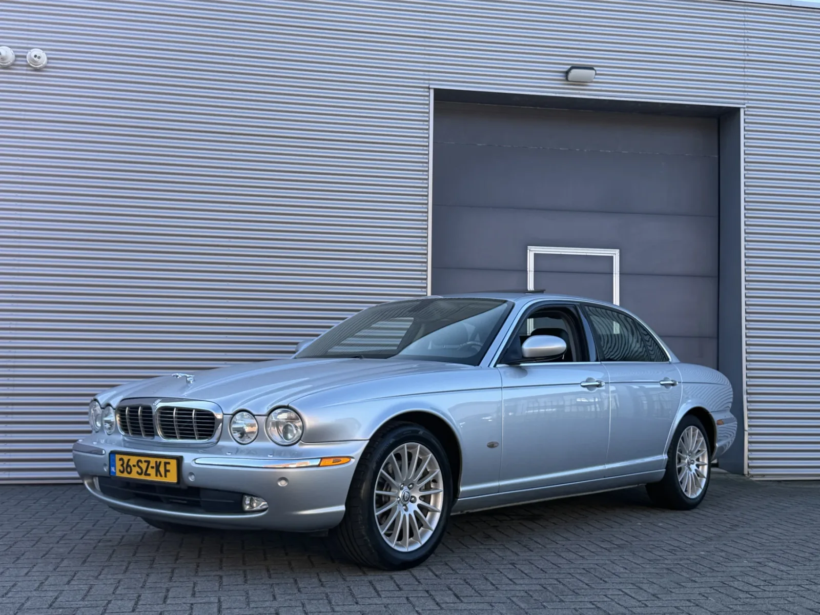 Jaguar XJ (2006) — foto 1