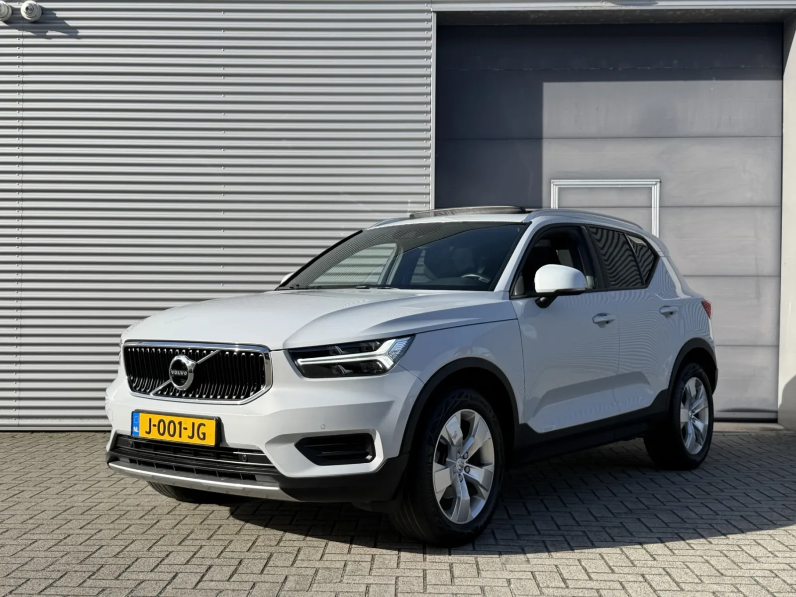 Volvo XC40 (2019) — foto 1