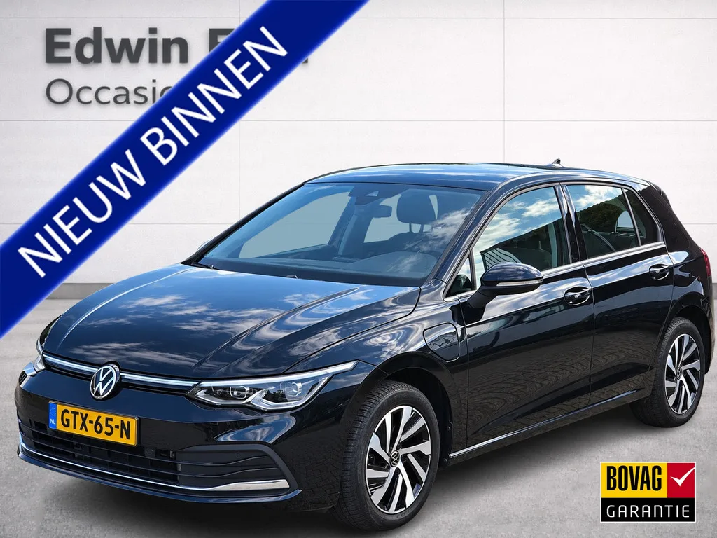 Volkswagen Golf (2022) — foto 1