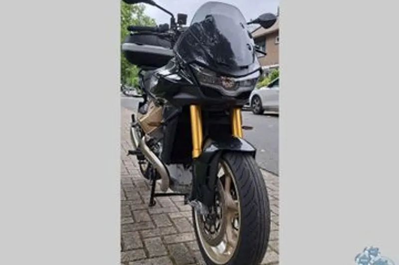 Moto Guzzi V100 Mandello S (2024)