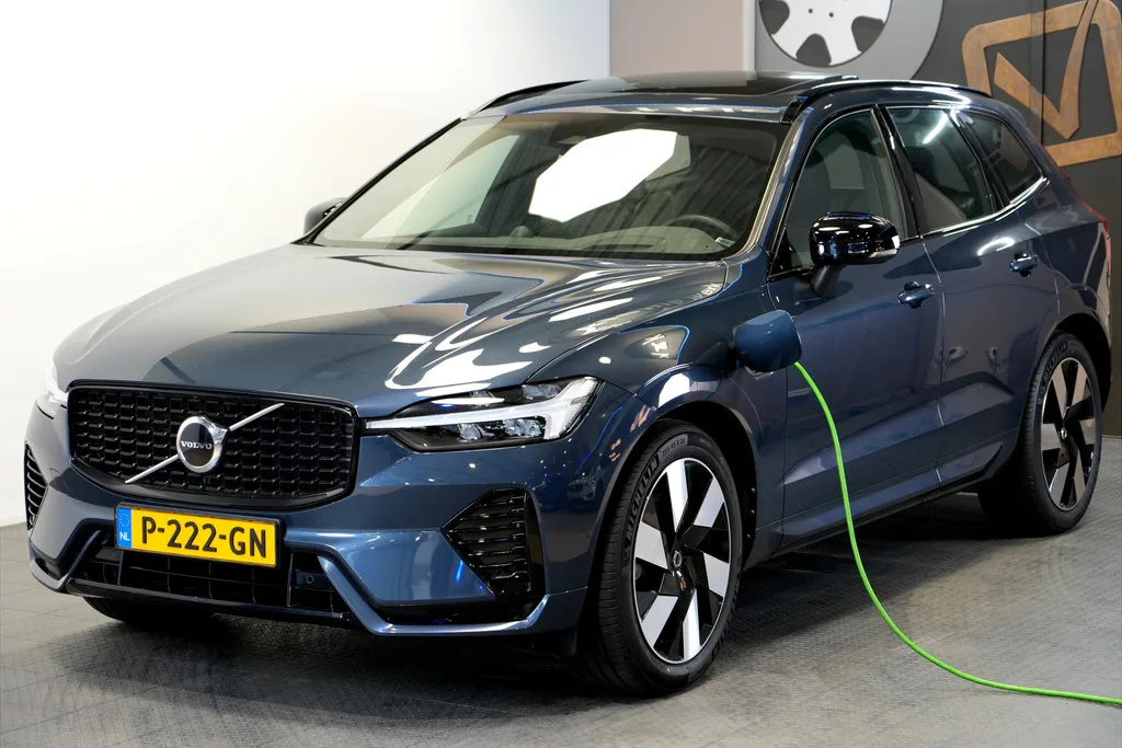 Volvo XC60 (2022) — foto 1