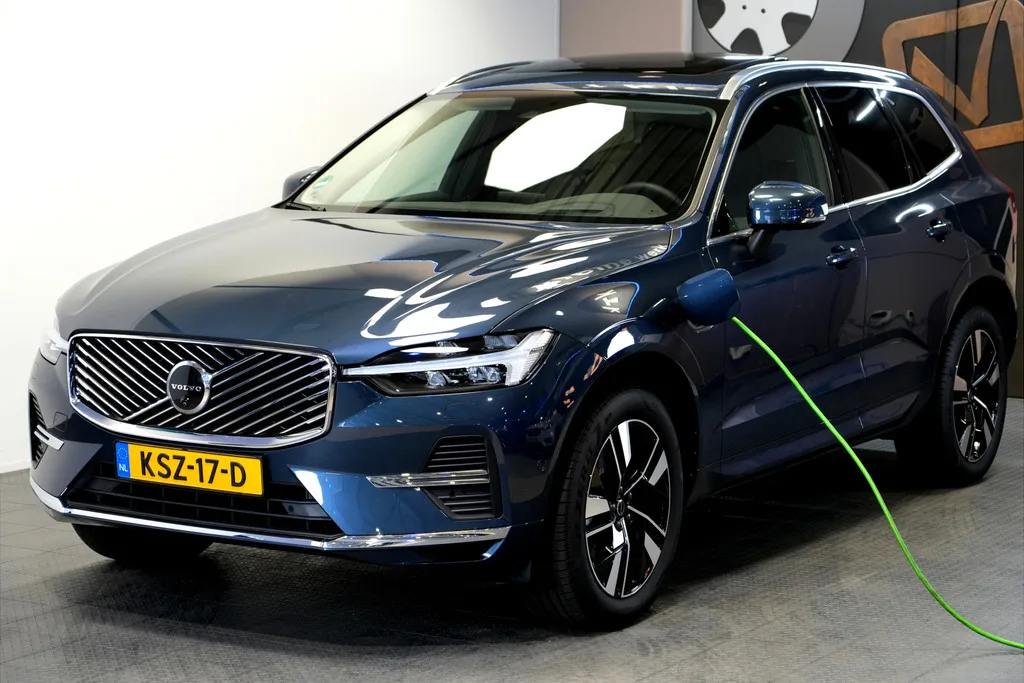 Volvo XC60 (2025) — foto 1