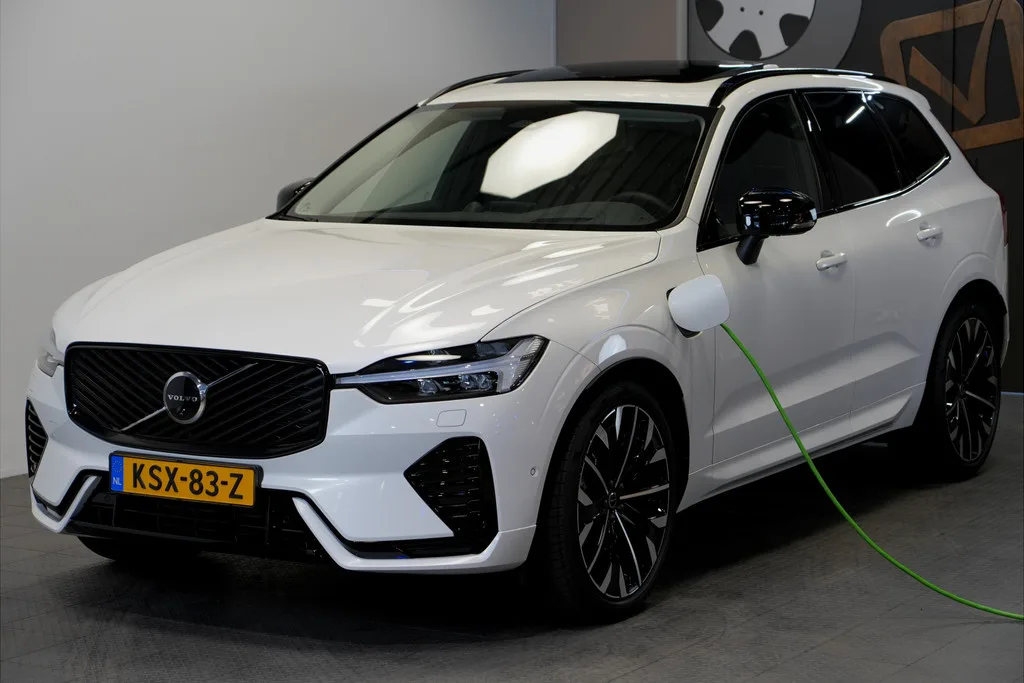 Volvo XC60 (2025) — foto 1