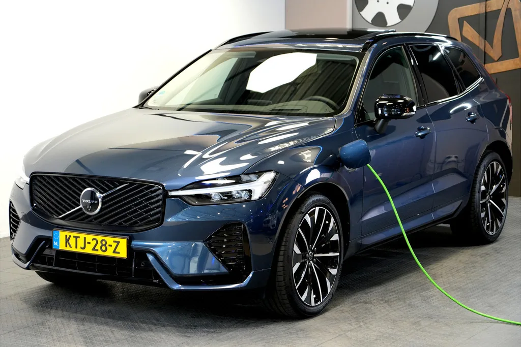 Volvo XC60 (2025) — foto 1