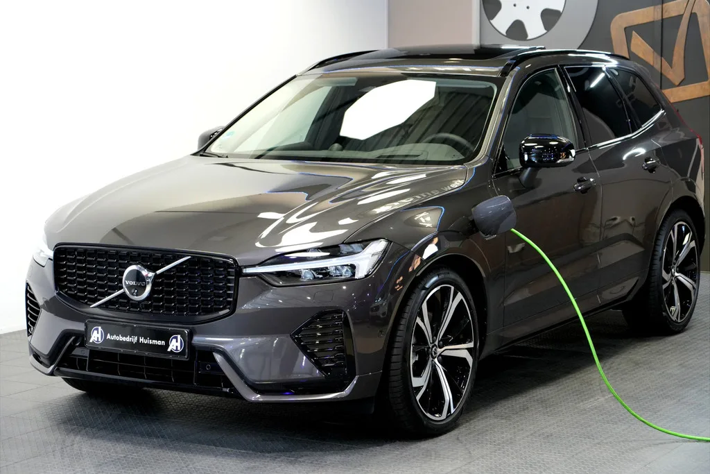 Volvo XC60 (2025) — foto 1