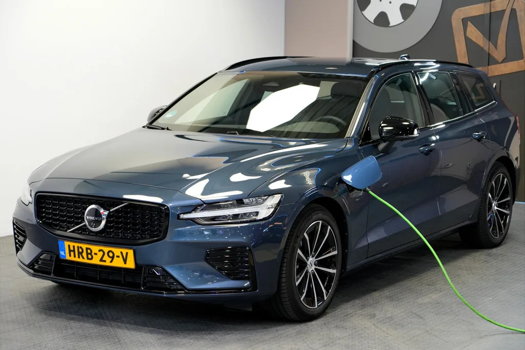 Volvo V60 (2025) — foto 1