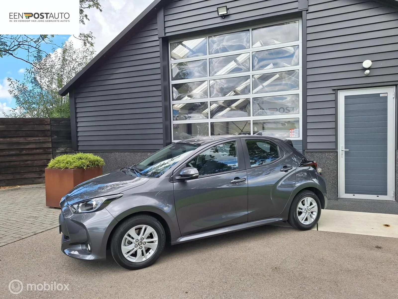 Toyota Yaris (2024) — foto 1