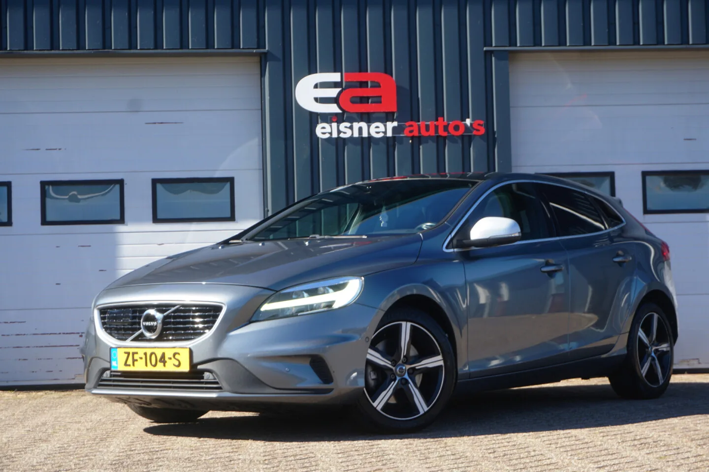 Volvo V40 (2019) — foto 1