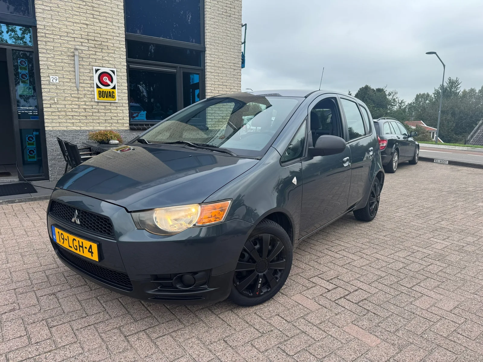 Mitsubishi Colt (2010) — foto 1