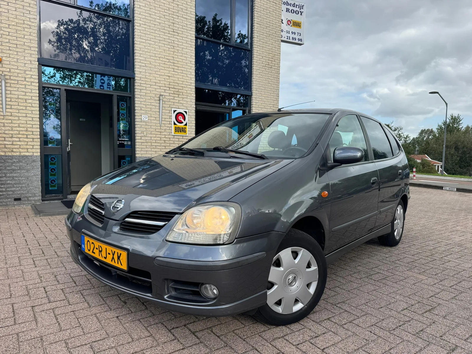 Nissan Almera Tino (2005) — foto 1