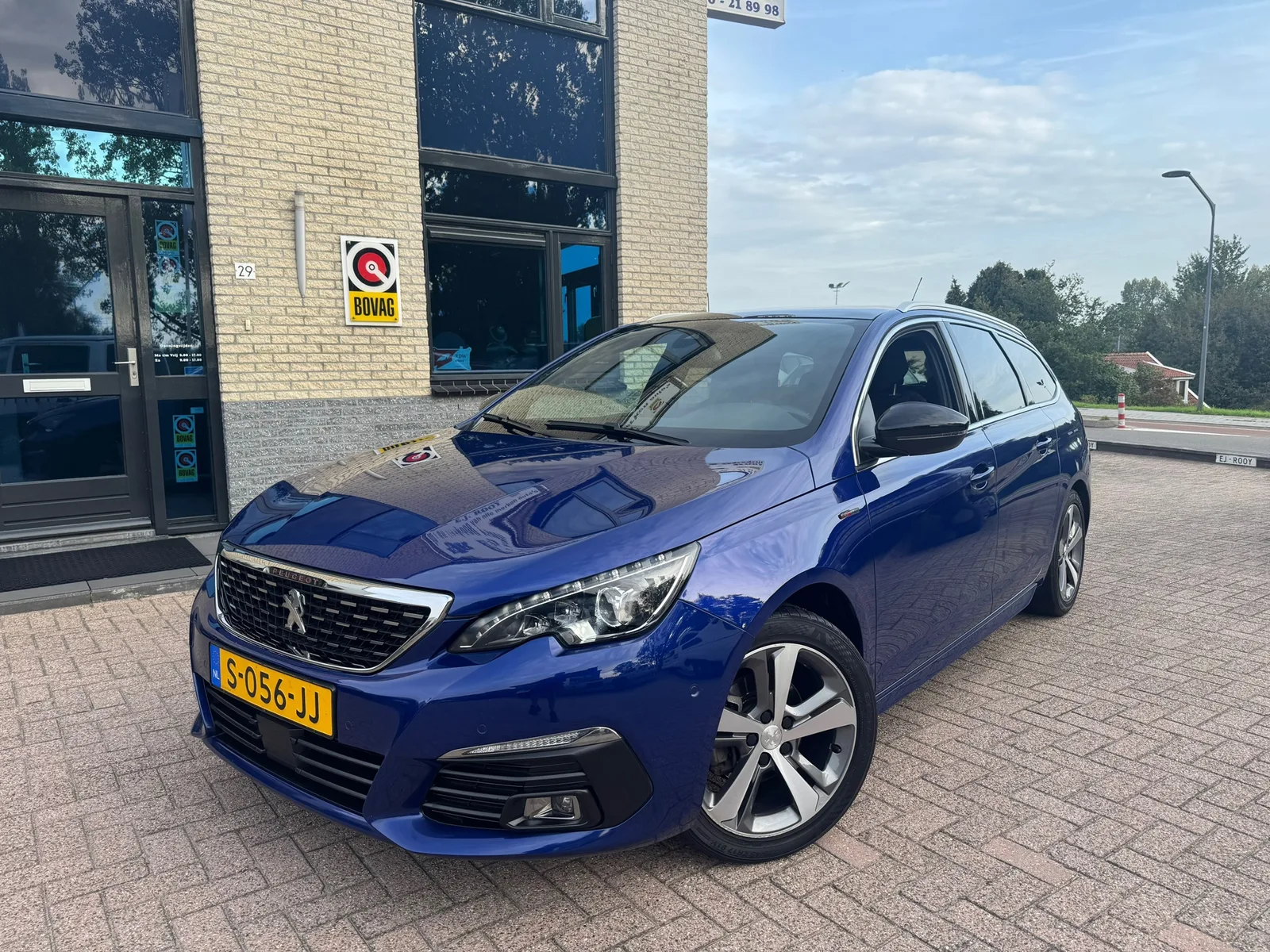 Peugeot 308 (2018) — foto 1