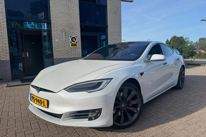 Tesla Model S (2017)