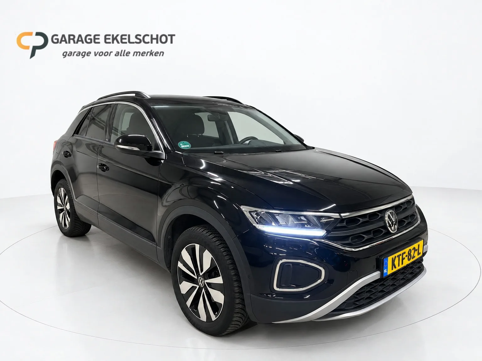 Volkswagen T-Roc (2023) — foto 1