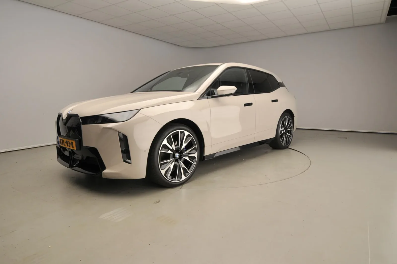 BMW iX (2026) — foto 1