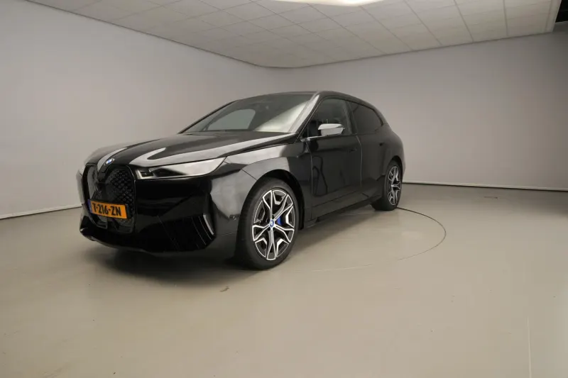 BMW iX (2023)