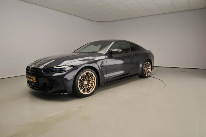 BMW M4 (2023)