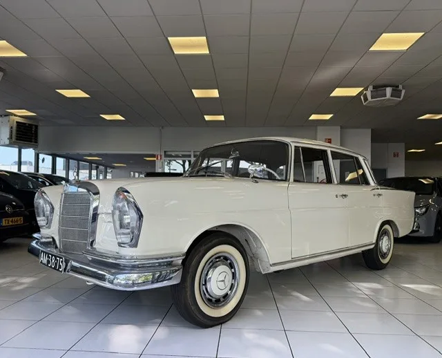 Mercedes-Benz 200-Serie (1962) — foto 1