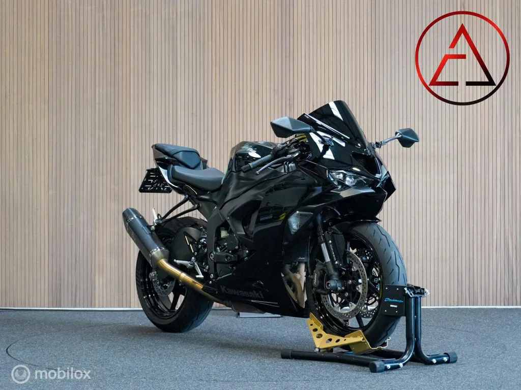 Kawasaki Ninja ZX-6R (2025) — foto 1