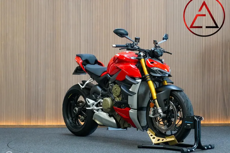 Ducati Streetfighter V4S (2023)