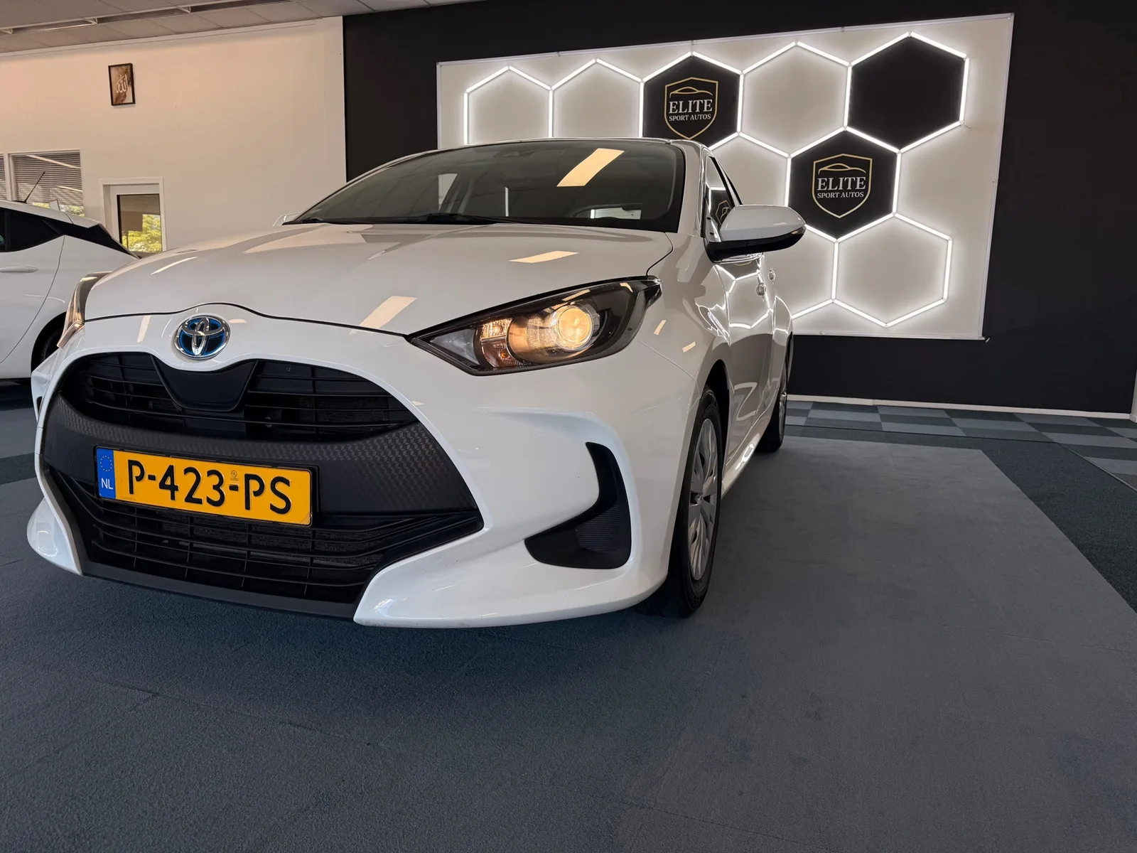 Toyota Yaris (2022) — foto 1