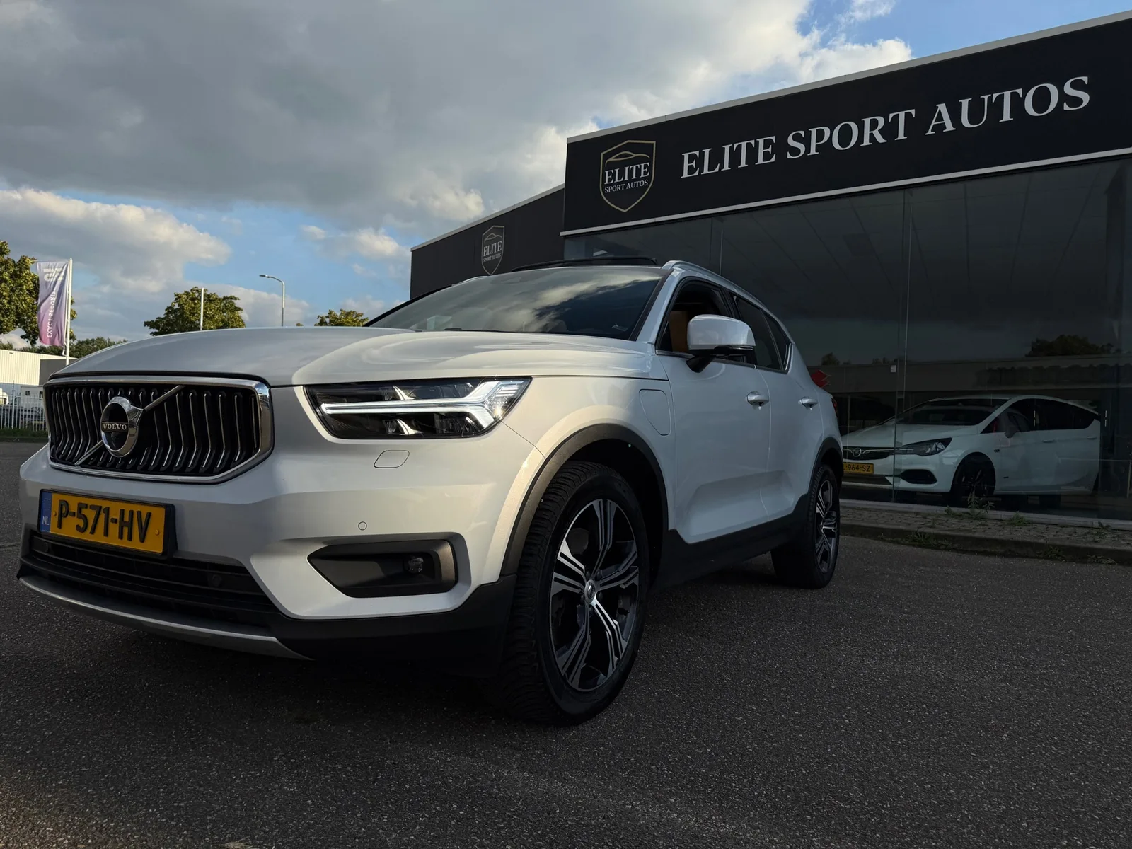 Volvo XC40 (2022) — foto 1