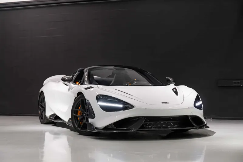 McLaren 765 (2022)