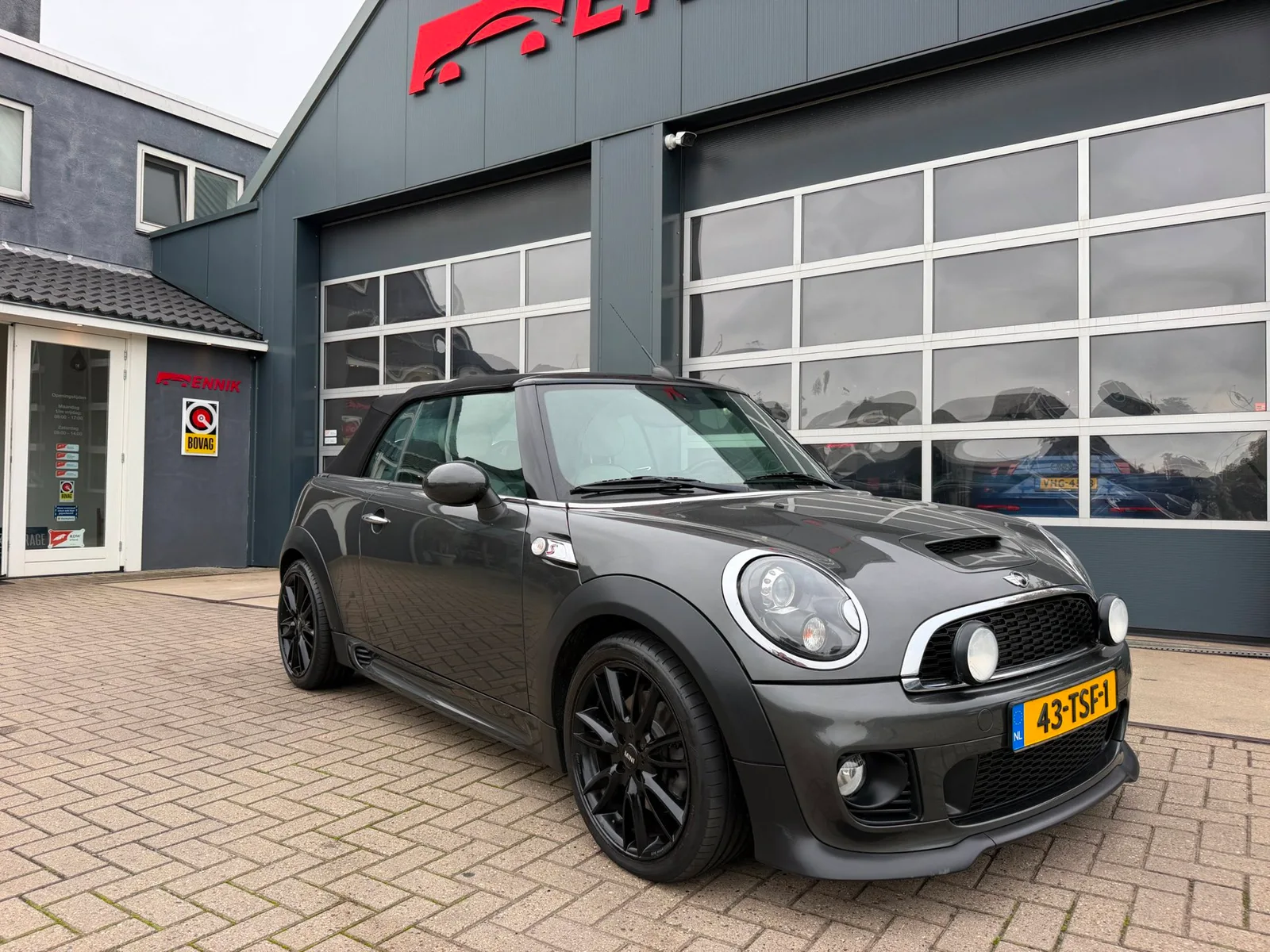 MINI Cabrio (2012) — foto 1