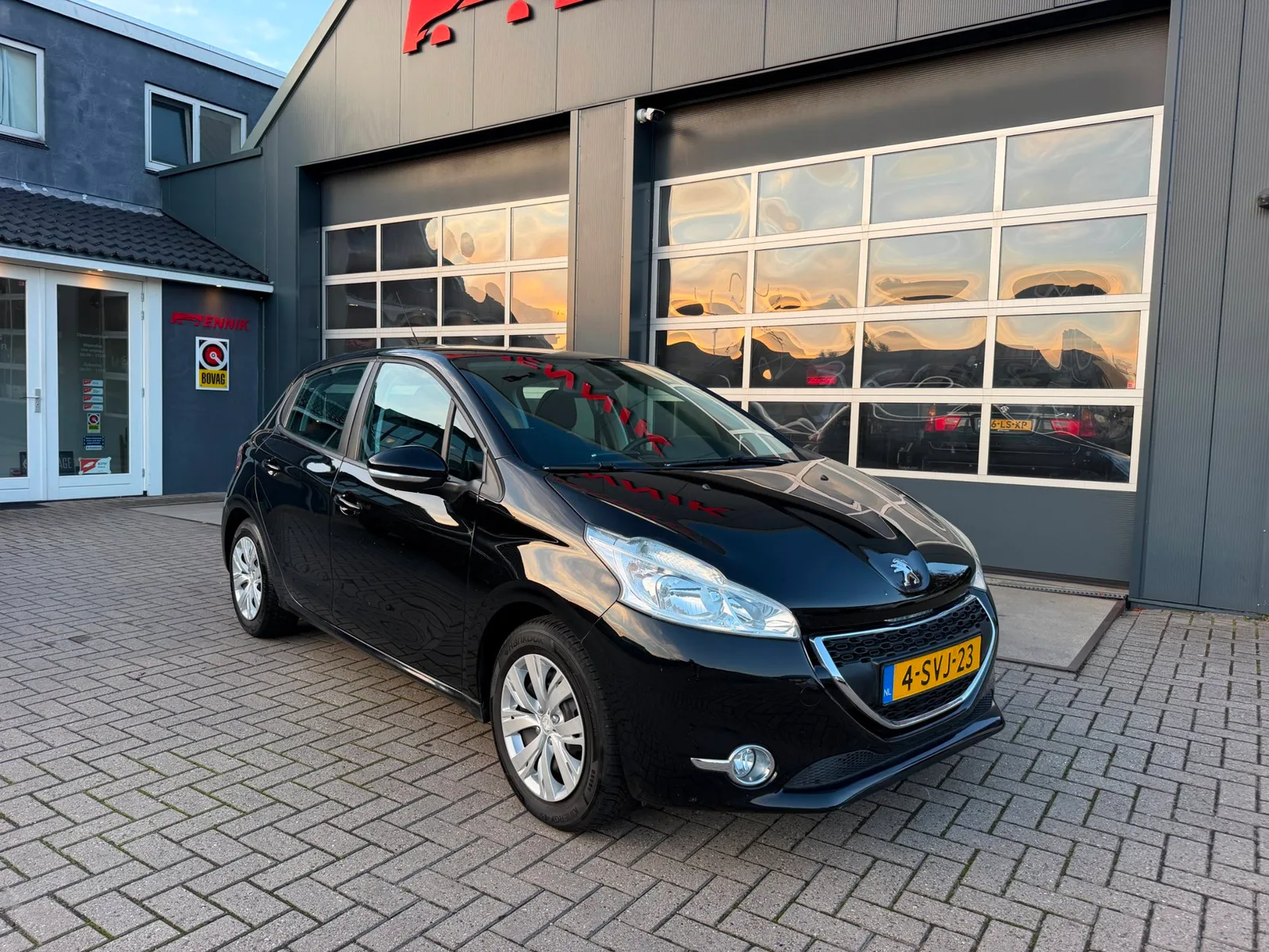 Peugeot 208 (2014) — foto 1