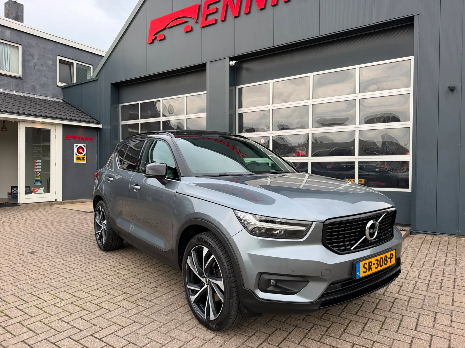 Volvo XC40 (2018) — foto 1