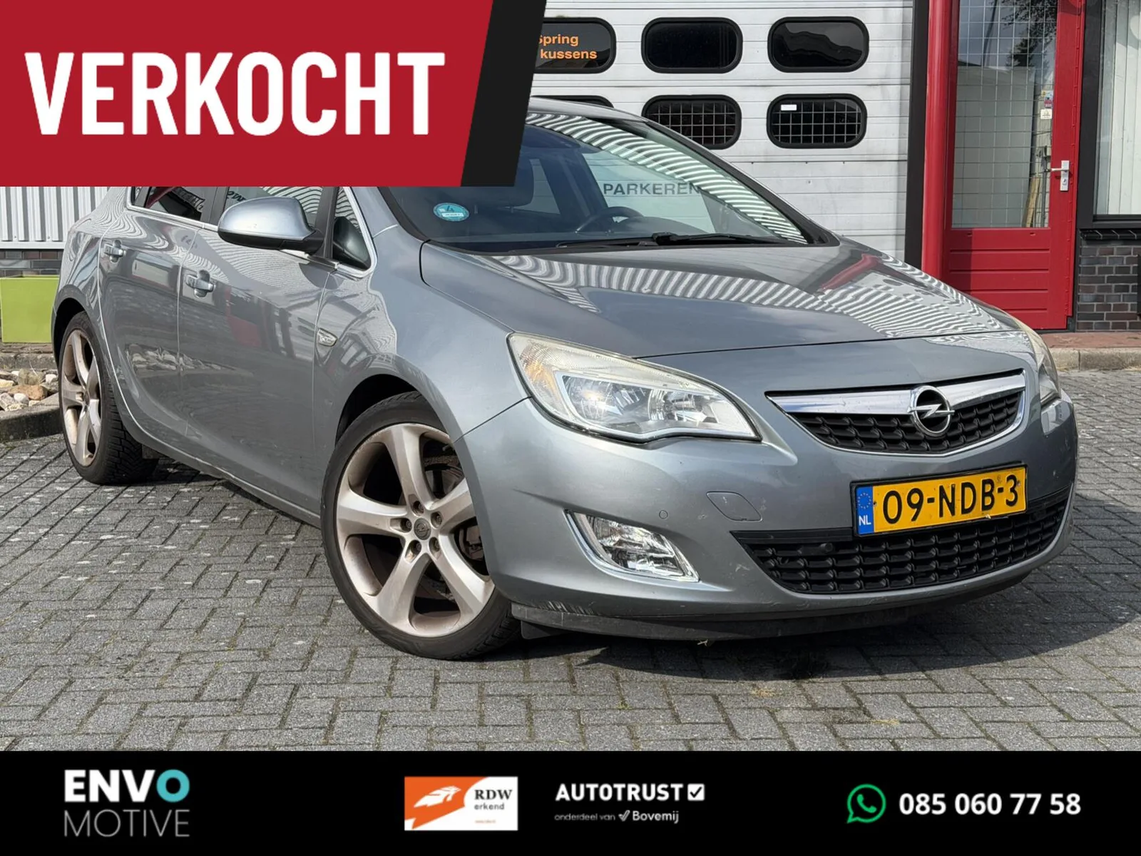 Opel Astra (2010) — foto 1