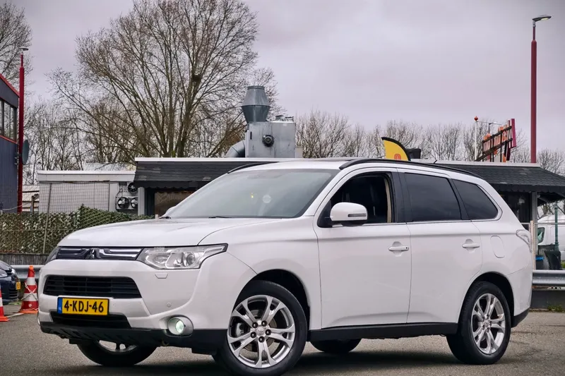 Mitsubishi Outlander (2013)